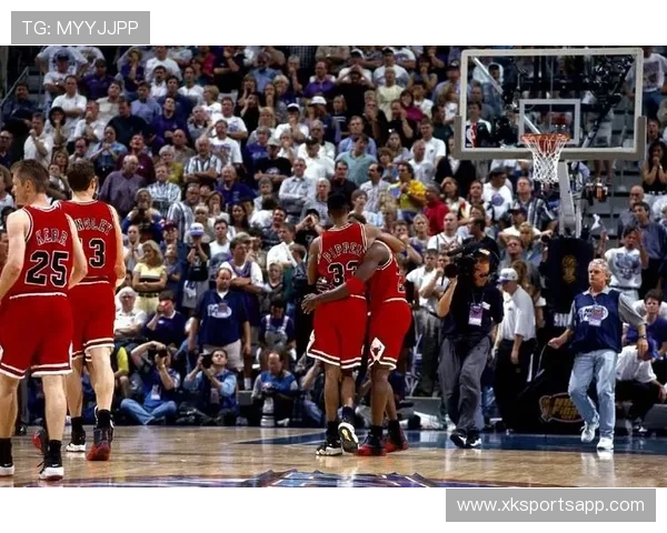 乔丹在1998年总决赛最后一投为公牛带来第六座总冠军奖杯 乔丹在1998年总决赛最后一投为公牛带来第六座总冠军奖杯