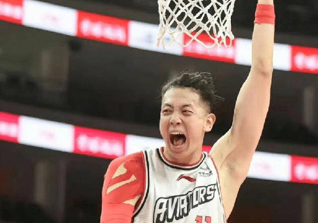广州龙狮外援状态回升，球队连胜势头强劲